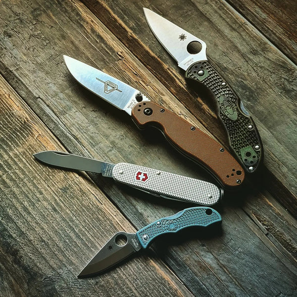 FOLDING KNIVES