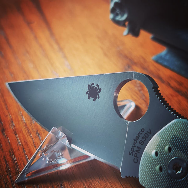 KNIFE DISPLAYS