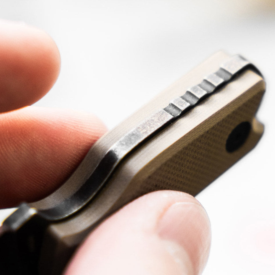 Böker Magnum Li'l Friend Micro - 440A G10 - Liten Fastbladskniv - SLIMS.SE