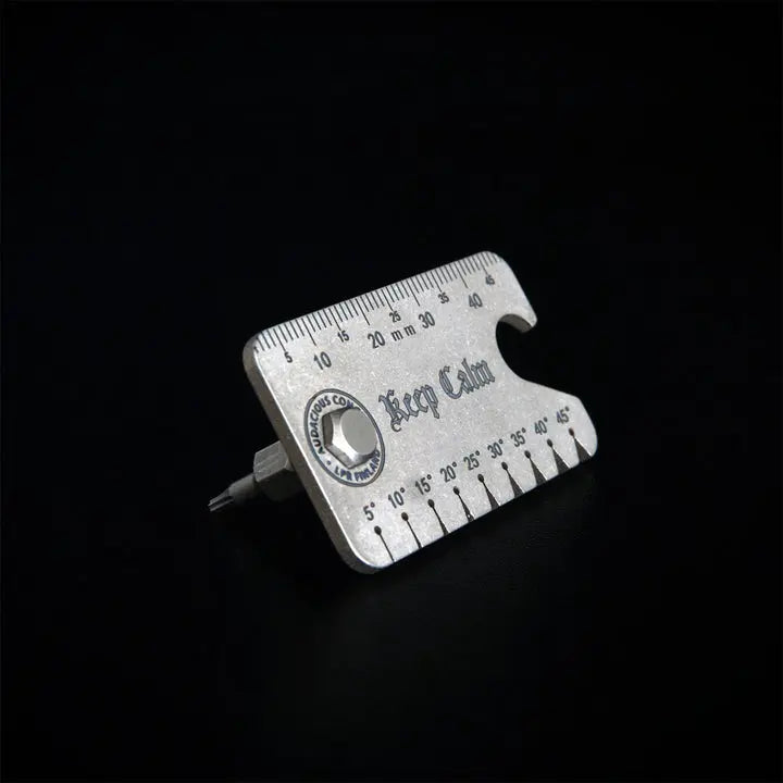 AuCon Dog Tag 3.0 Anglefinder - Vinkelmätare Och Multitool Av Titan - VÄLJ FÄRG AUCON