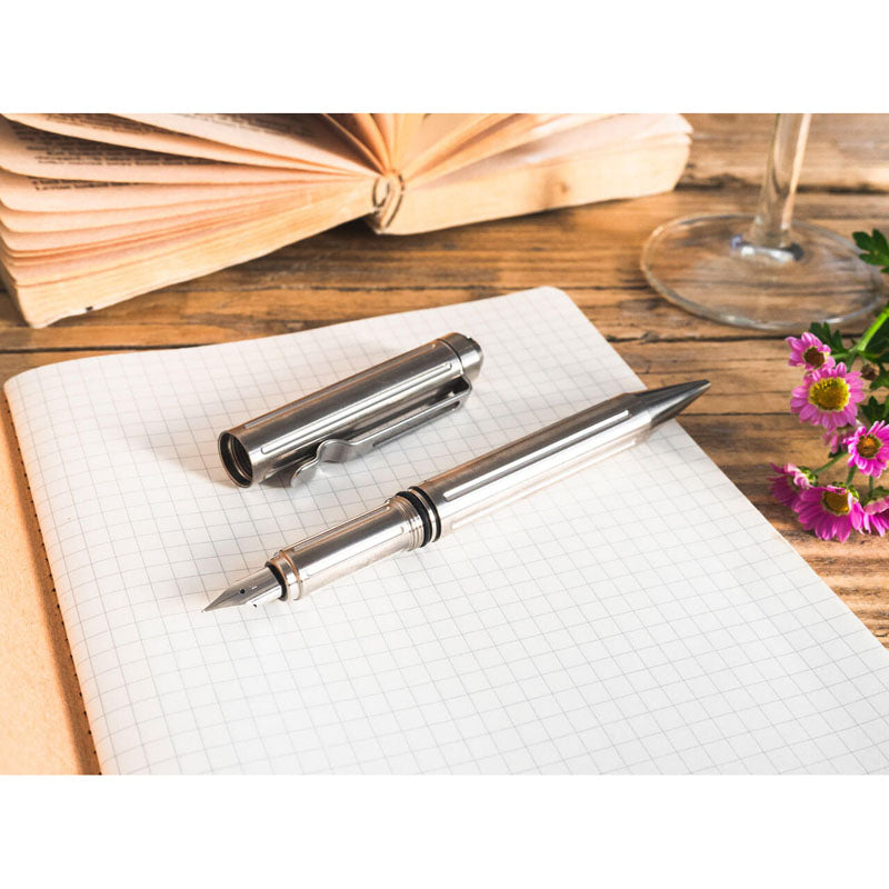 Böker Plus Tactical Fountain Pen Titanium - Reservoarpenna Av Titan
