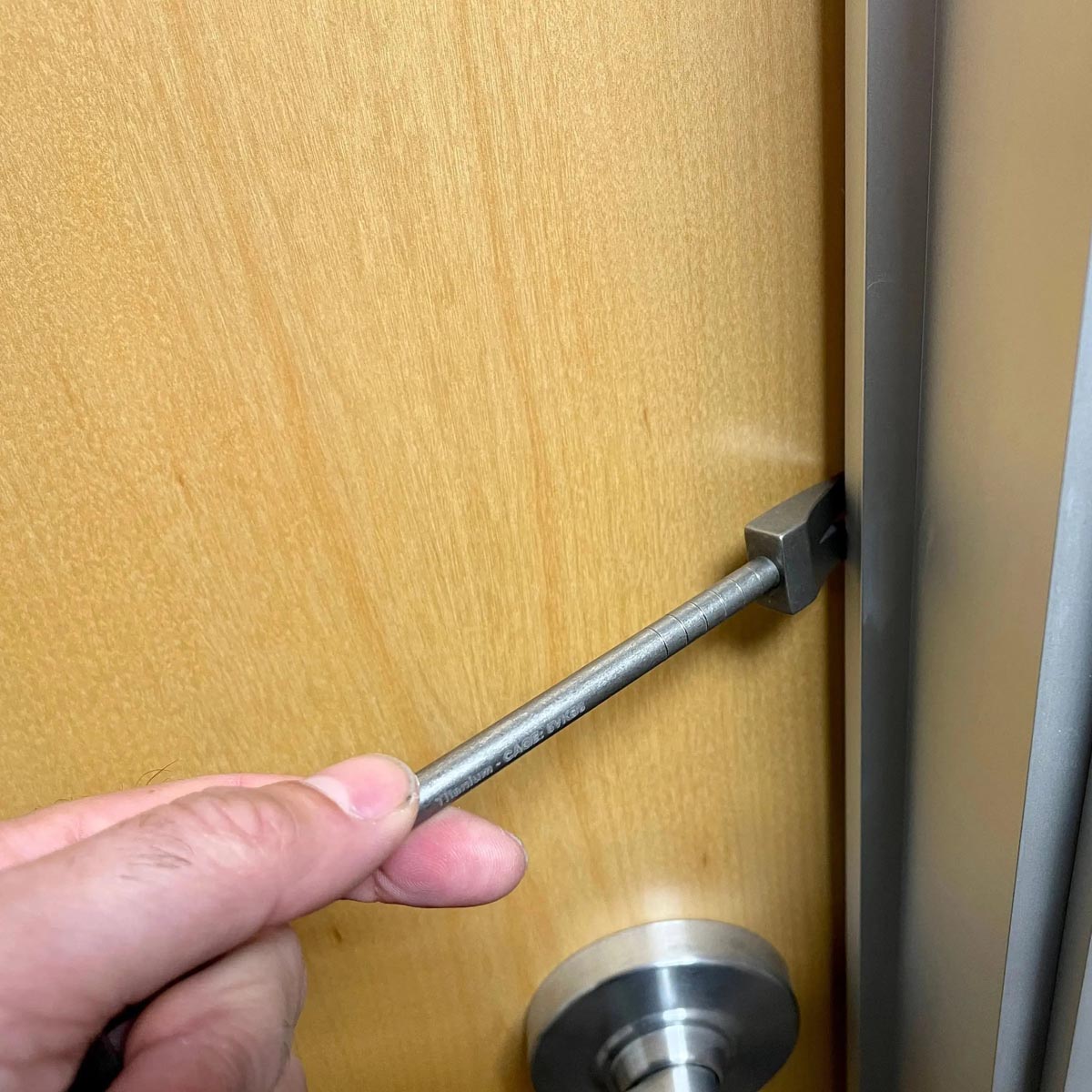 Maratac 8" Hooligan Tool Titanium Pry Bar - Bräckjärn Av Titan - SLIMS.SE - närbild bräcker