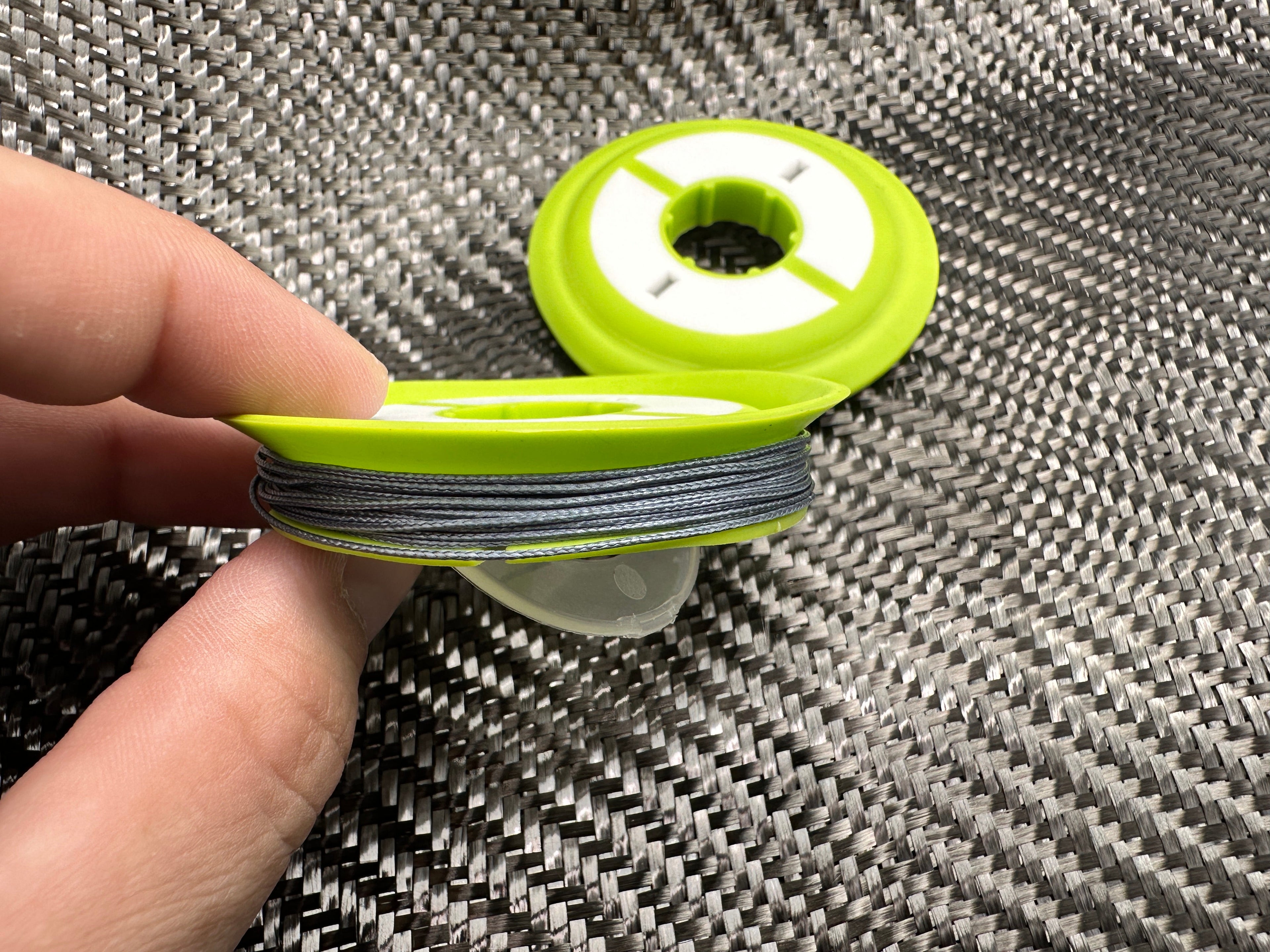Maratac Armada-Weave - 27 Feet / 130lbs Test + Silicone Storage Dispenser - 8 Meter Armadatråd Med Hållare