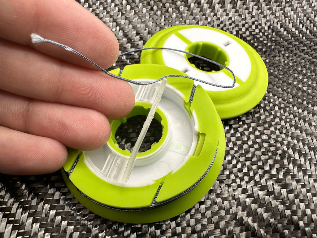 Maratac Armada-Weave - 27 Feet / 130lbs Test + Silicone Storage Dispenser - 8 Meter Armadatråd Med Hållare