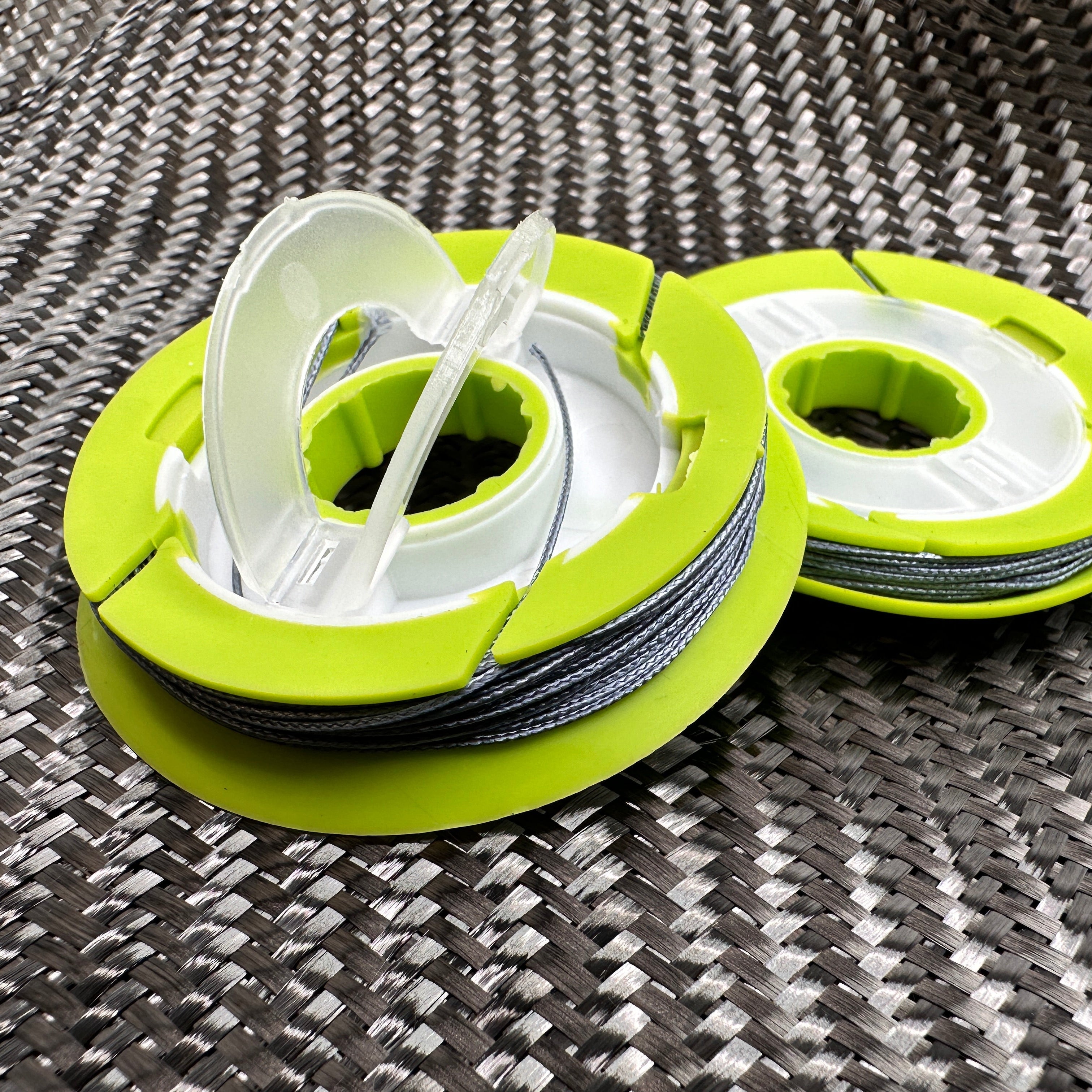 Maratac Armada-Weave - 27 Feet / 130lbs Test + Silicone Storage Dispenser - 8 Meter Armadatråd Med Hållare