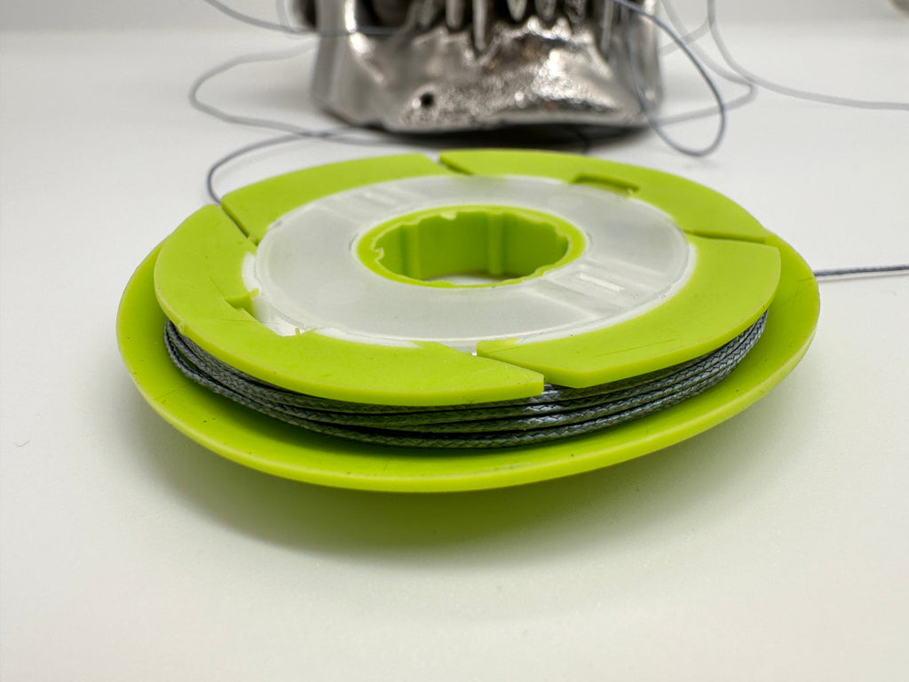 Maratac Armada-Weave - 27 Feet / 130lbs Test + Silicone Storage Dispenser - 8 Meter Armadatråd Med Hållare