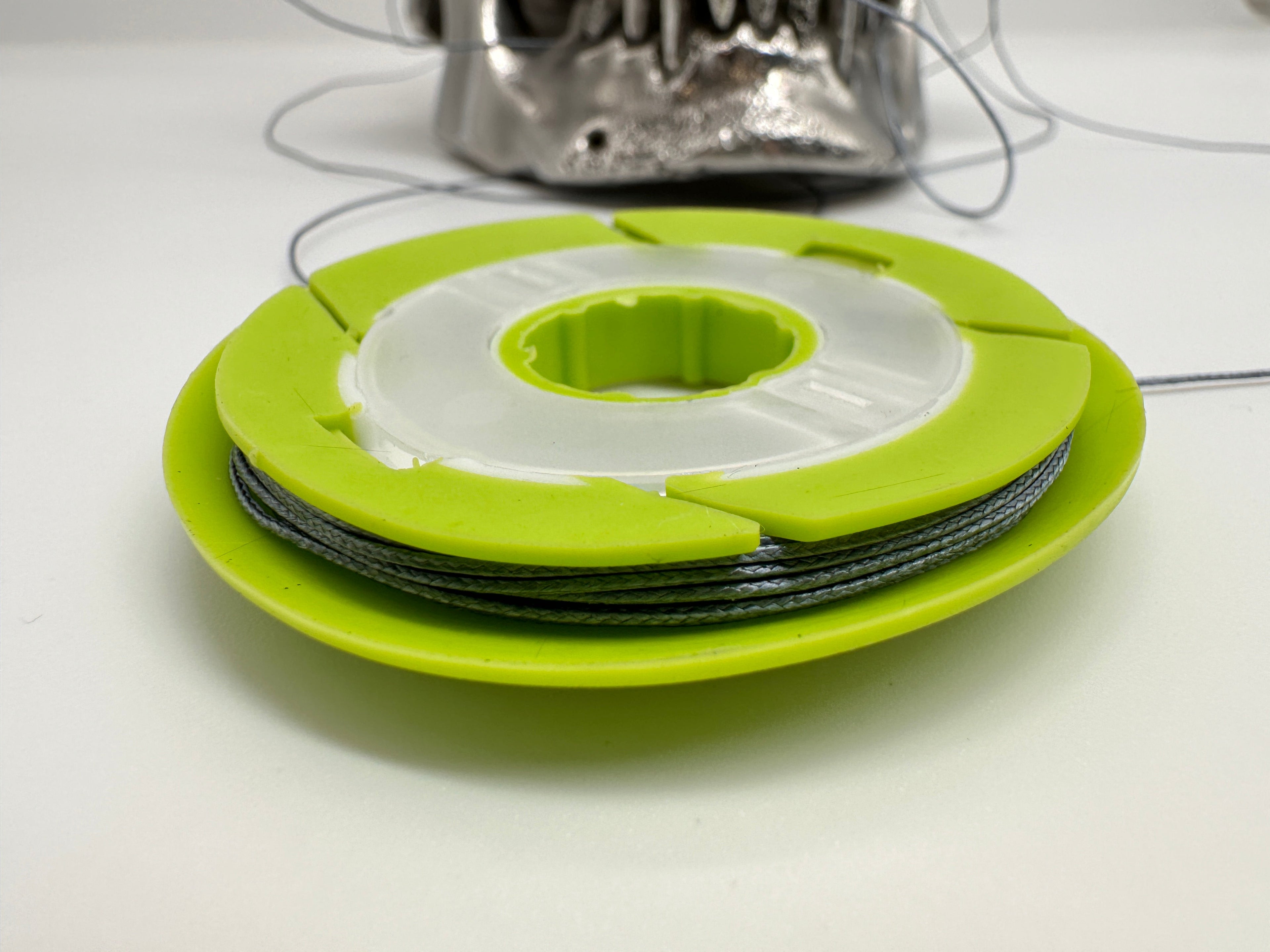 Maratac Armada-Weave - 27 Feet / 130lbs Test + Silicone Storage Dispenser - 8 Meter Armadatråd Med Hållare