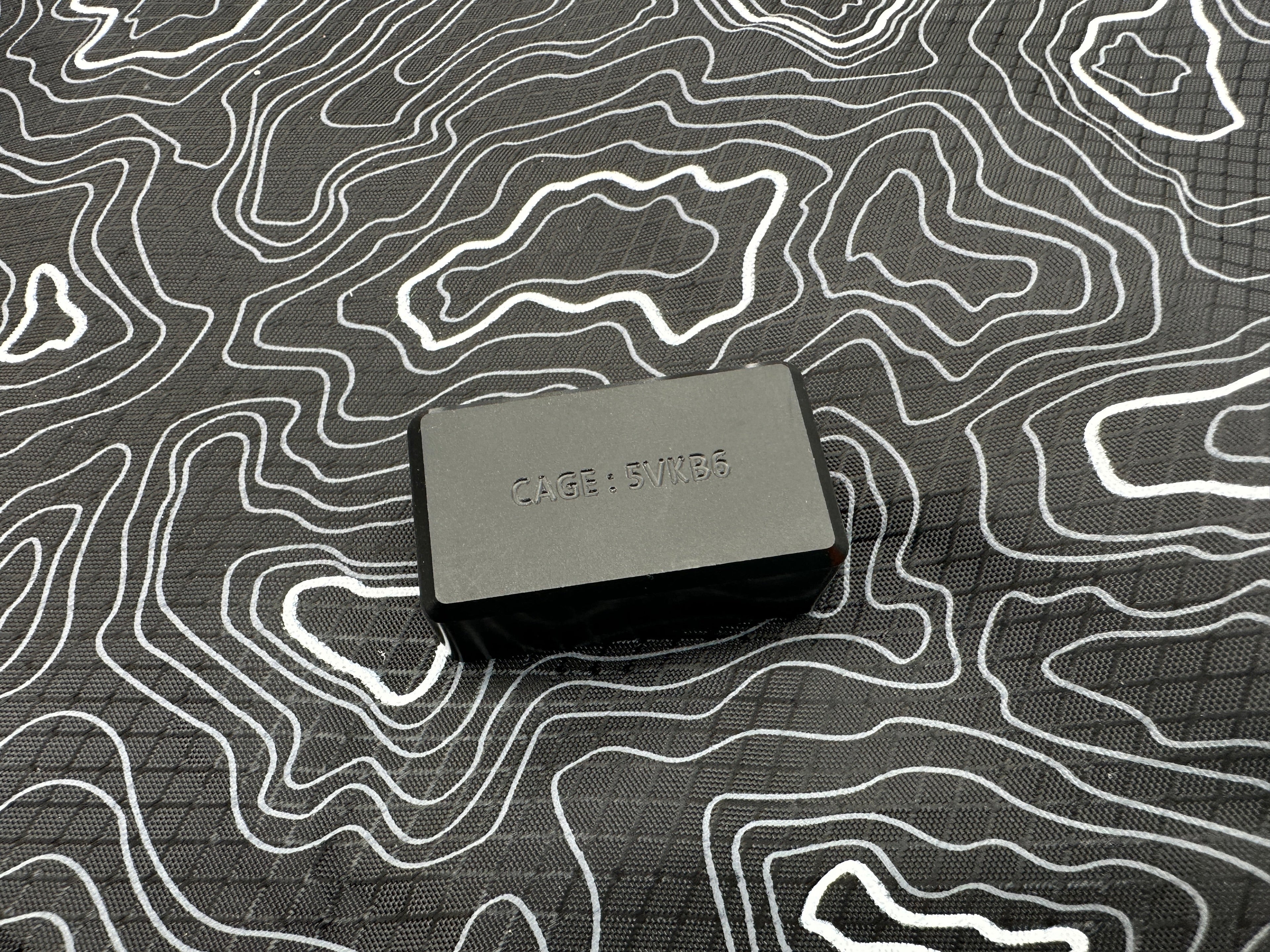 Maratac Tiny Delrin Pocket Box Gen 3 Topo  + Glow Shell – Förvaringsask Delrin Med Självlysande Hölje