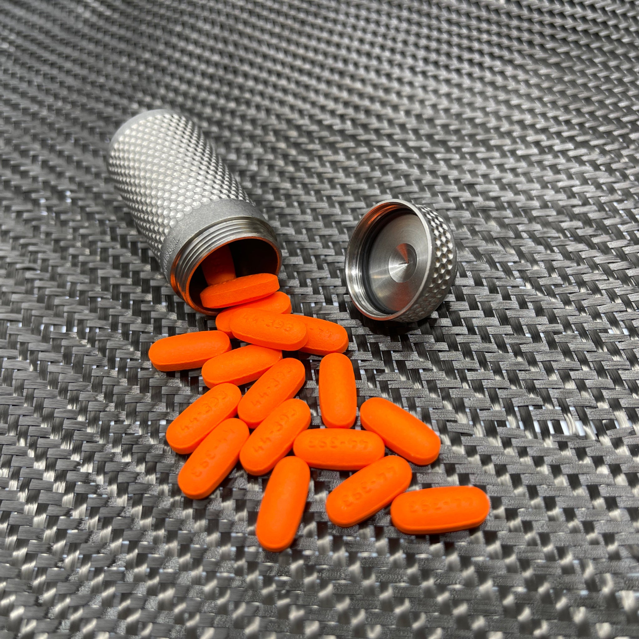 Maratac XL Piccolo Nitro Vault Titanium Capsule V2 medicin example product gray background SLIMS.SE