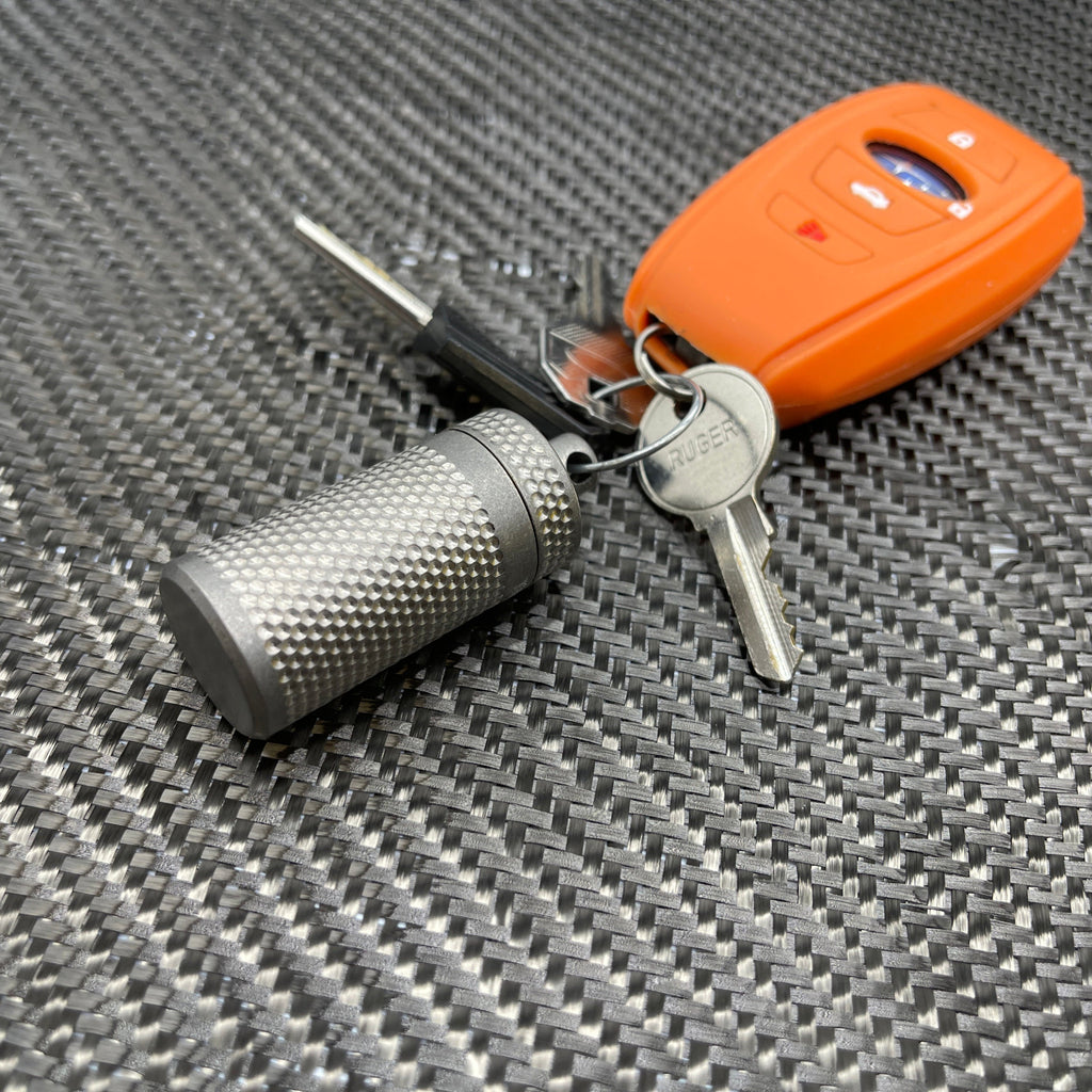 Maratac XL Piccolo Nitro Vault Titanium Capsule V2 keyring produkt image SLIMS.SE