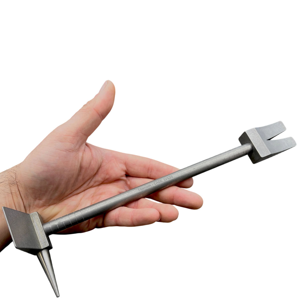 Maratac 12 Hooligan Tool XL Titanium Pry Bar - Bräckjärn Av Titan - SLIMS.SE - storleksbild med hand