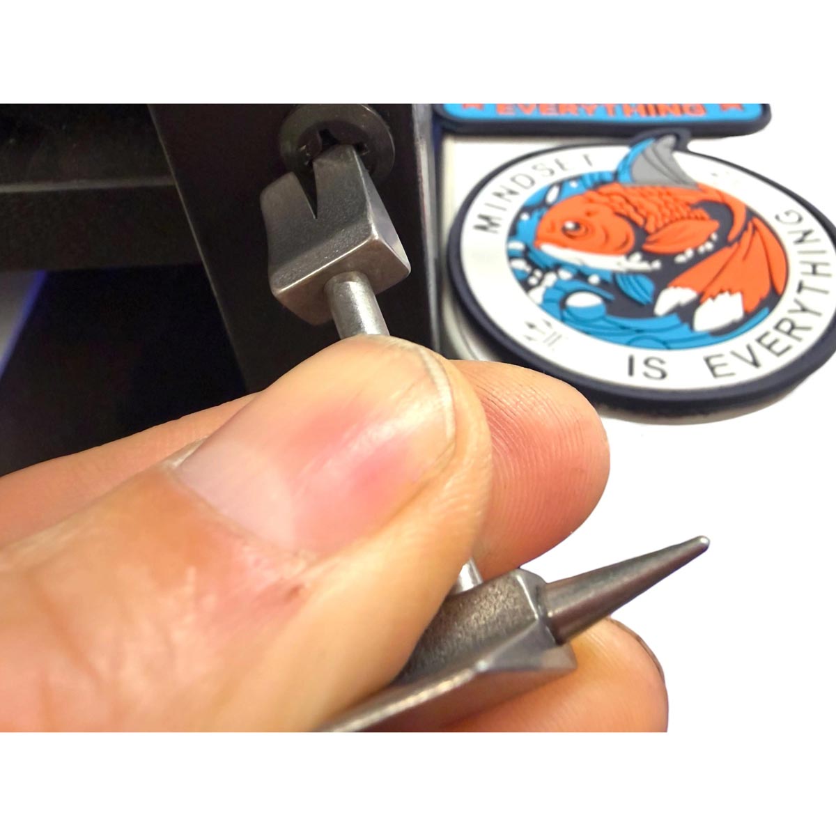 Maratac 2 Ti Hooligan Forced Entry Tool Worlds Smallest Titanium Pry Bar - Minibräckjärn Av Titan - SLIMS.SE - screw driver