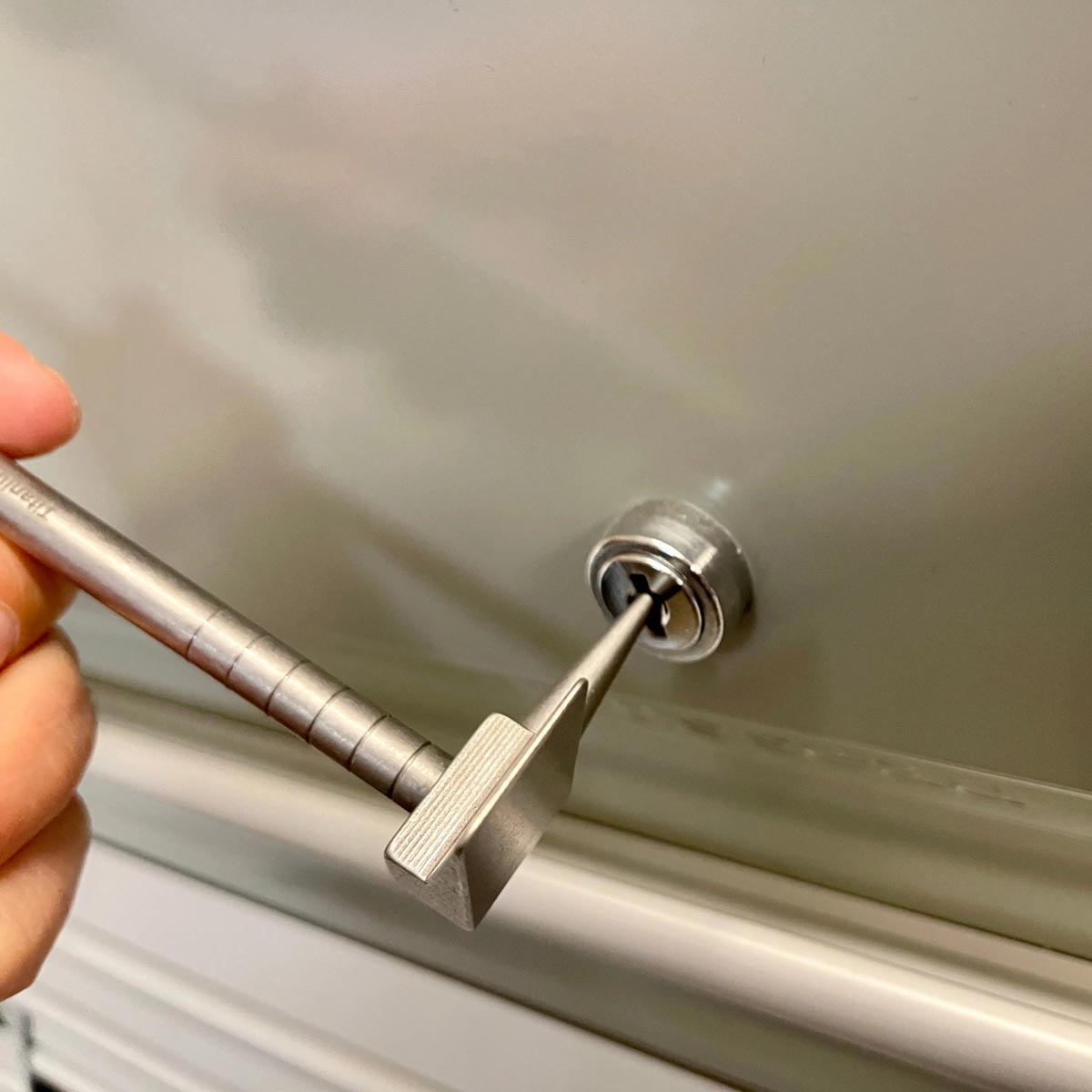 Maratac 8 Hooligan Tool Titanium Pry Bar - Bräckjärn Av Titan - SLIMS.SE - låskolv