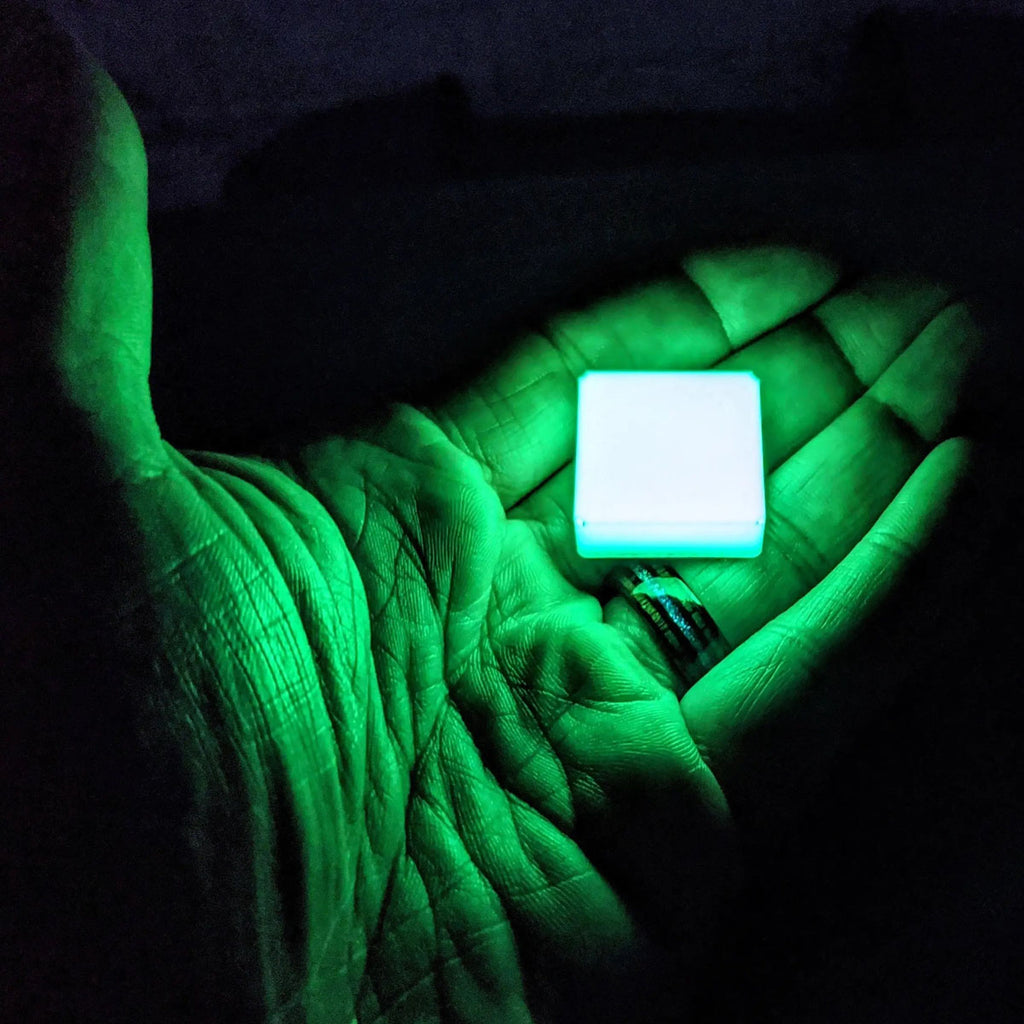 Maratac Glow Maker Square 1x1 - Självlysande Patch Och Markör - SLIMS.SE - lyser i hand