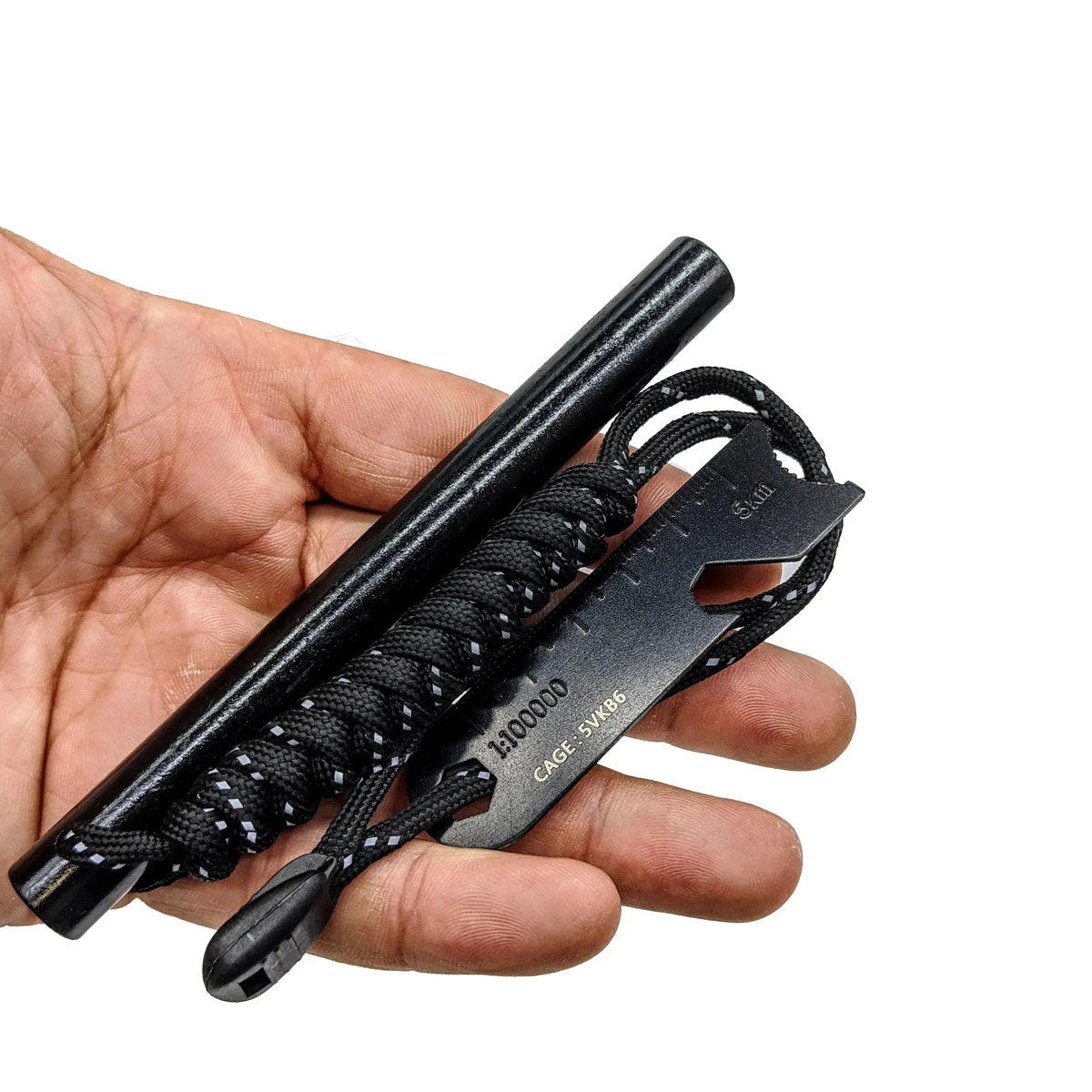 Maratac Ferrocerium Rod And Striker - Eldstål Med EDC-verktyg - SLIMS.SE - i hand