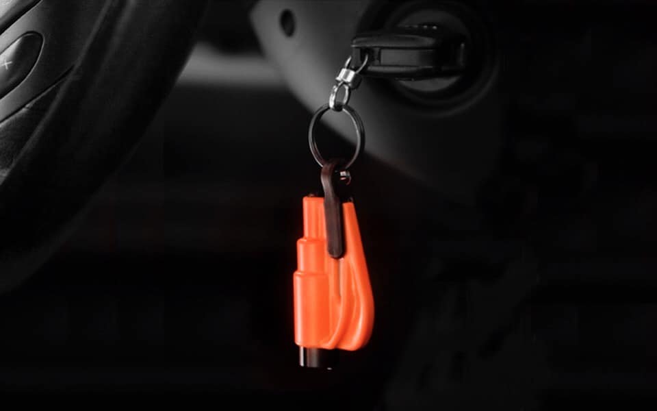 ResQMe Keychain Tool - Glaskross Och Bältesskärare - VÄLJ FÄRG