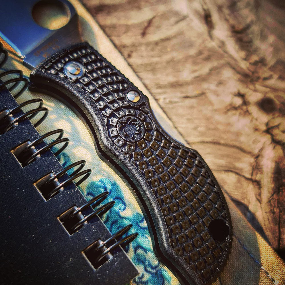Spyderco Manbug VG-10 FRN Back Lock