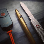 Victorinox Alox Bantam 84Mm Fällkniv Fenix E03R Space Pen RAW Brass - SLIMS.SE