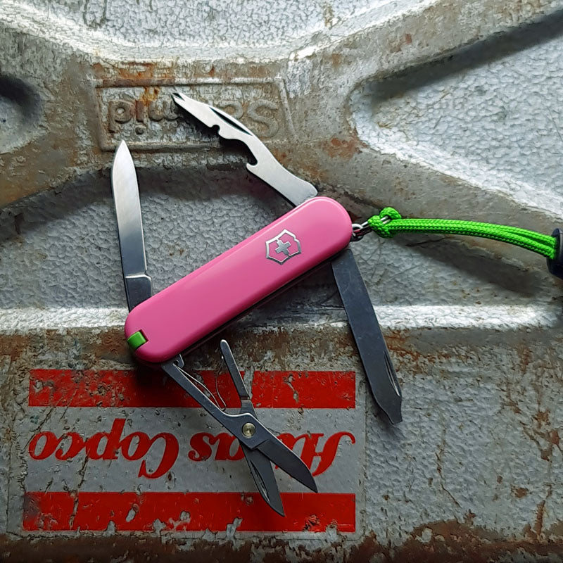 Victorinox Rambler 58Mm Fällkniv - Rosa Slims.se Edition - SLIMS.SE - CHERRY BLOSSOM - ROSA alla verktygen utfällda