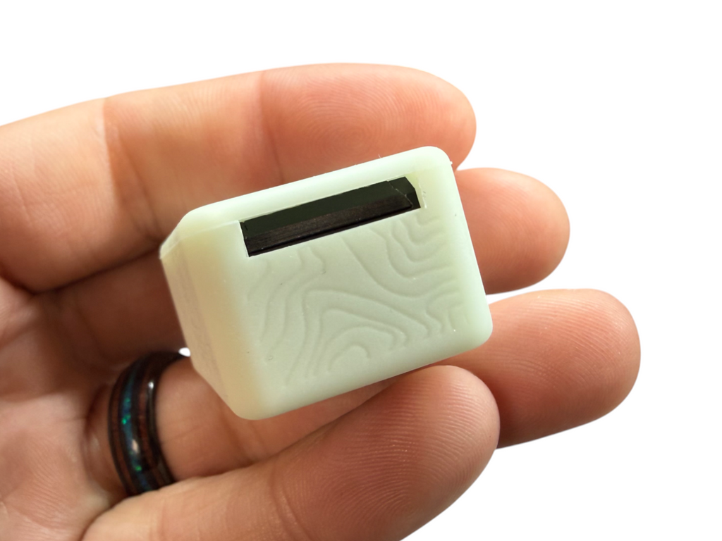 Maratac Tiny Delrin Pocket Box Gen 3 Topo  + Glow Shell – Förvaringsask Delrin Med Självlysande Hölje