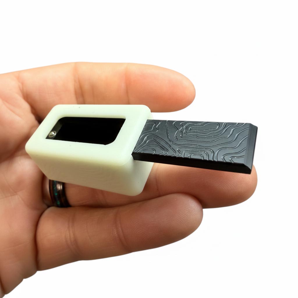 Maratac Tiny Delrin Pocket Box Gen 3 Topo + Glow Shell – Förvaringsask Delrin Med Självlysande Hölje - SLIMS.SE
